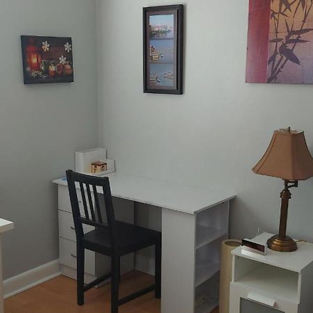 High Park Single Room With Personal Washroom And Kitchen Toronto Zewnętrze zdjęcie