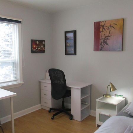 High Park Single Room With Personal Washroom And Kitchen Toronto Zewnętrze zdjęcie