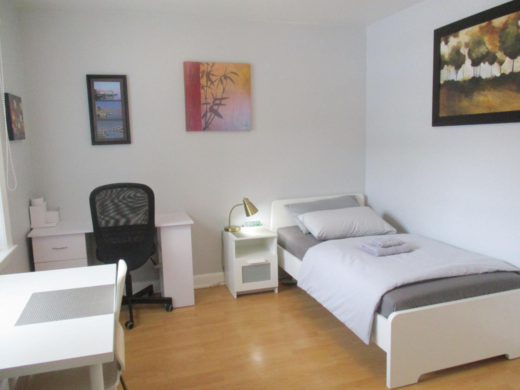 High Park Single Room With Personal Washroom And Kitchen Toronto Zewnętrze zdjęcie
